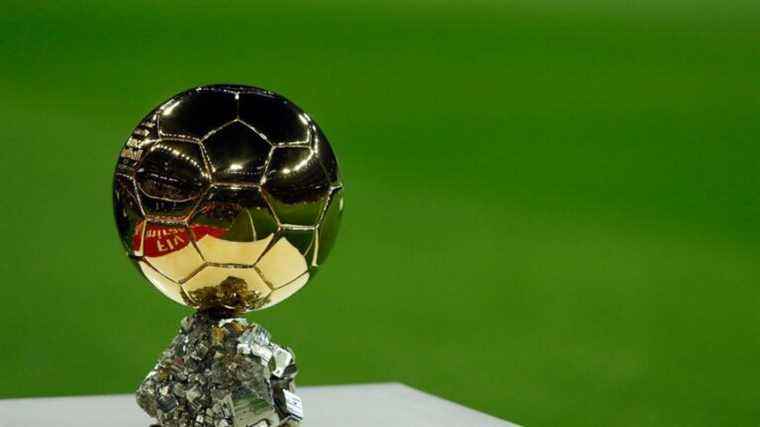 Win your photo alongside the Ballon d’Or trophy!