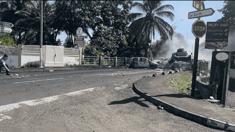 a first night of curfew on the island marked by calm