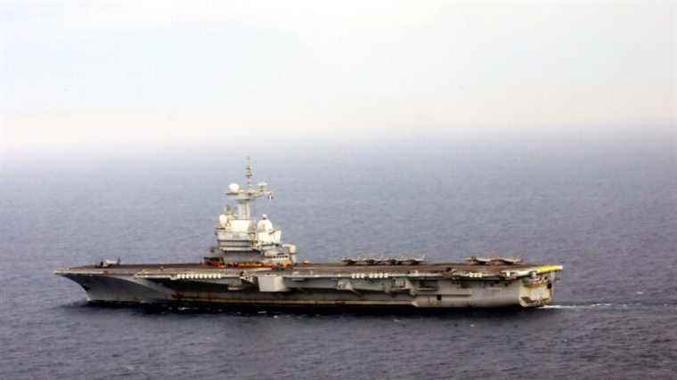 a pleasure sailboat struck by the aircraft carrier “Charles-de-Gaulle” off the islands of Hyères