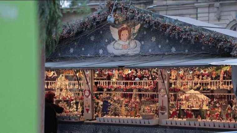 health pass and compulsory mask at the Christmas market