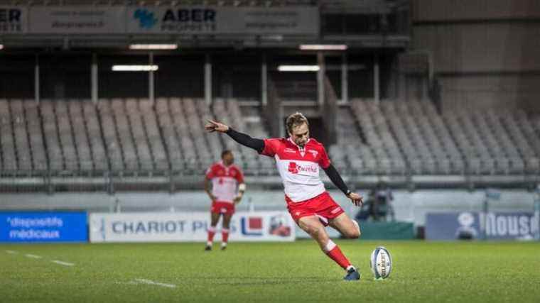 joker scrum half James Hart