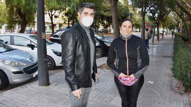 meet the Spanish “protective agents”, who watch over the victims 24 hours a day