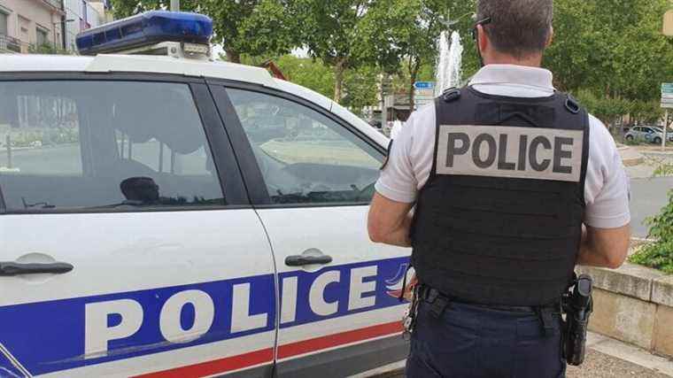 police officers stoned during a car fire in Naillac