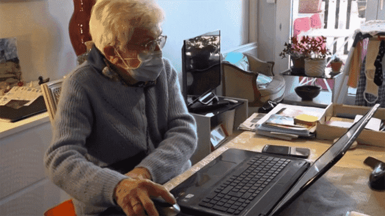 seniors angry at the all-digital diktat