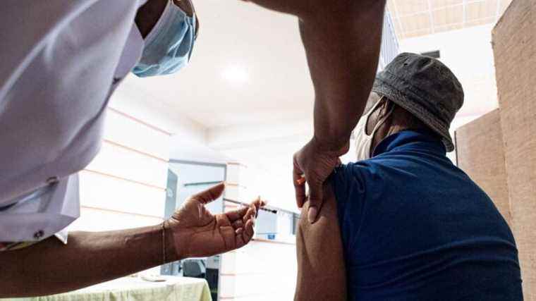 the government postpones the implementation of the vaccination obligation for caregivers to December 31