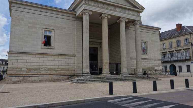 the registrar of Périgueux convicted of inciting racial hatred has been dismissed from his functions