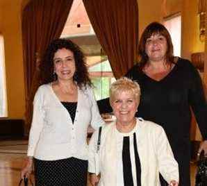 the trio Mimie Mathy, Michèle Bernier and Isabelle de Botton is reformed for the 100th episode!