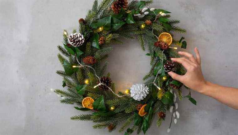 the winter wreath to decorate the door