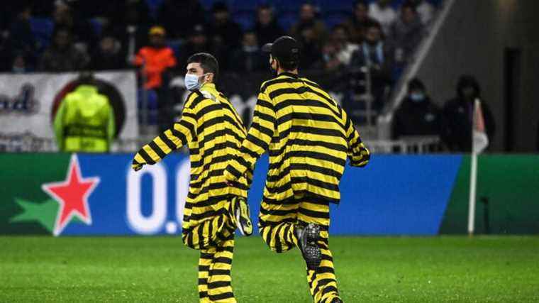 who are the streakers dressed in Dalton who briefly interrupted the Europa League match?