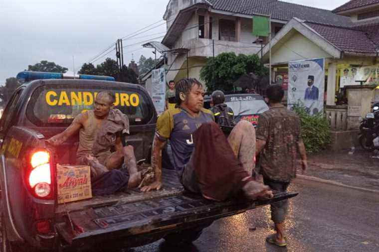 Eruption of Semeru volcano causes thousands of Indonesians to flee, at least 13 dead