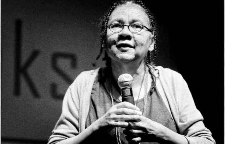 1952-2021: the afrofeminist bell hooks is no longer