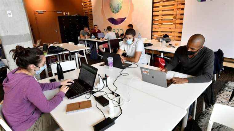 A teleworking package to boost work in coworking spaces