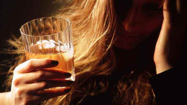 Alcohol for women: the sisterhood of songs