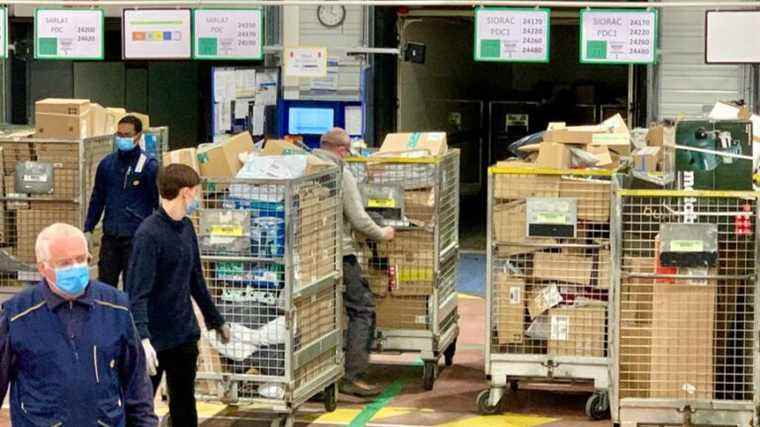 An avalanche of parcels at the main sorting center of La Poste in the Dordogne