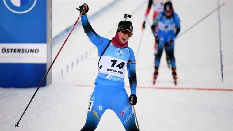 Anaïs Bescond and Anaïs Chevalier-Bouchet on the podium during the pursuit in Östersund