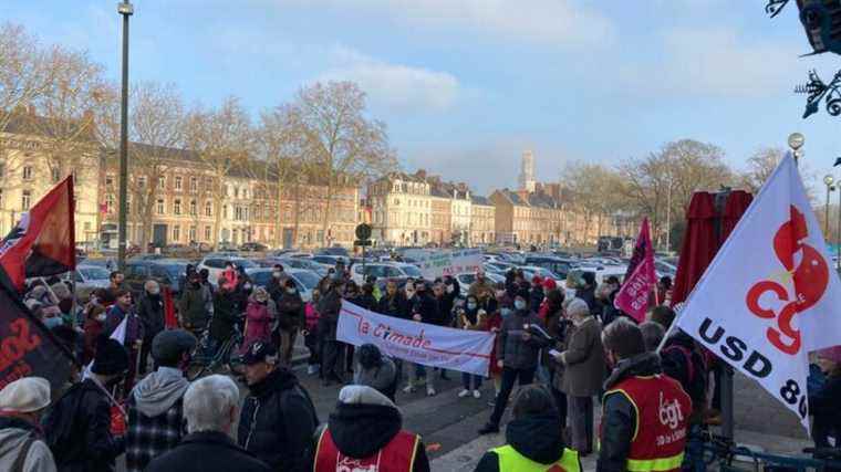 Around a hundred people gathered in Amiens for International Migrants Day