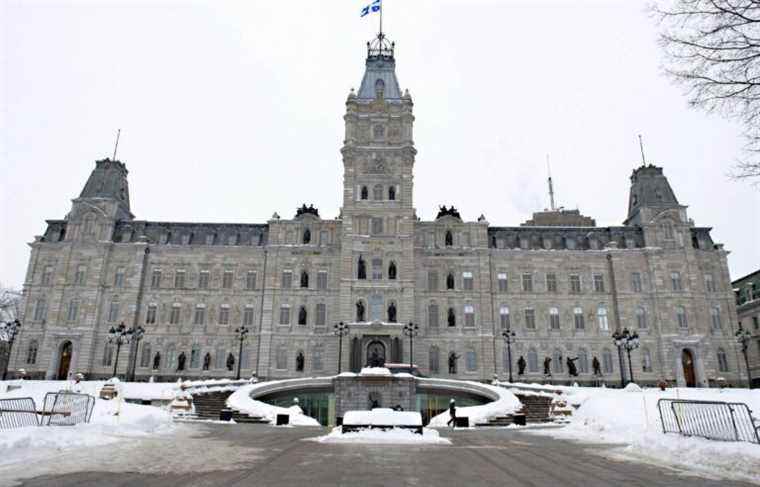 COVID-19: Quebec government suspends public activities of ministers