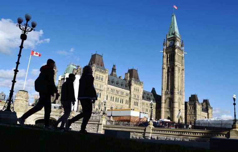 Canadian politics: easier to be promoted in English at Global Affairs Canada