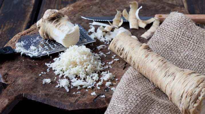 Cook horseradish to add a touch of spice to your dishes