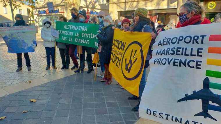 Demonstration in Marignane against the extension of the airport