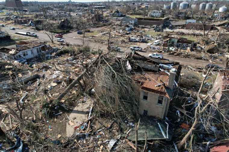 East-Central United States |  Tornado toll reaches nearly 80 dead, several towns devastated