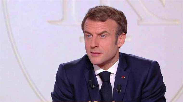 Emmanuel Macron takes stock but does not officially announce his candidacy