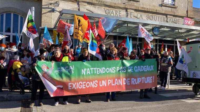 Employees of LSI, Ex-GM & S, political activists … 150 people in the streets of La Souterraine