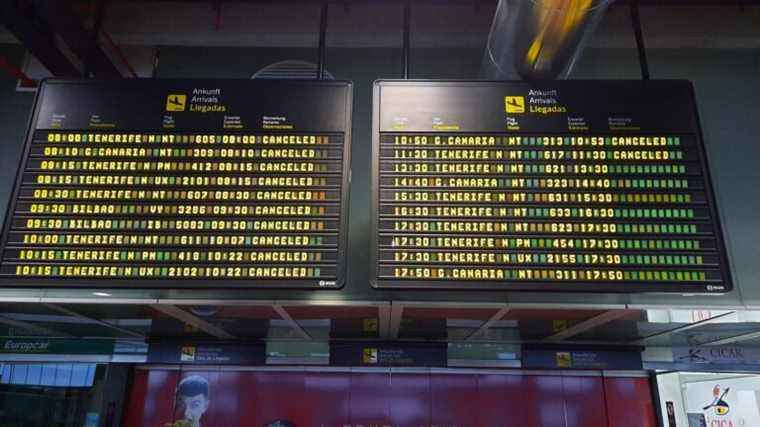 Flights canceled due to Omicron variant at “worst time” for airlines, says aviation consultant