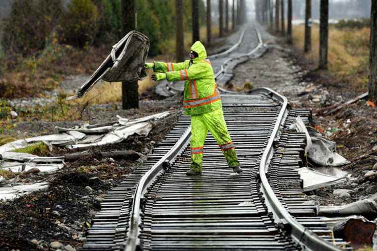 Floods in British Columbia |  Rails repaired, CN trains roll