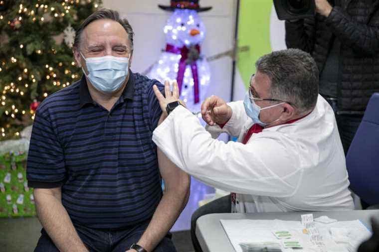 François Legault received his third dose of vaccine