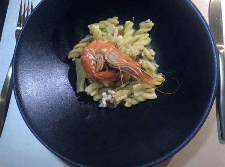 Fusilloni (Barilla), prawns tartare and caper powder