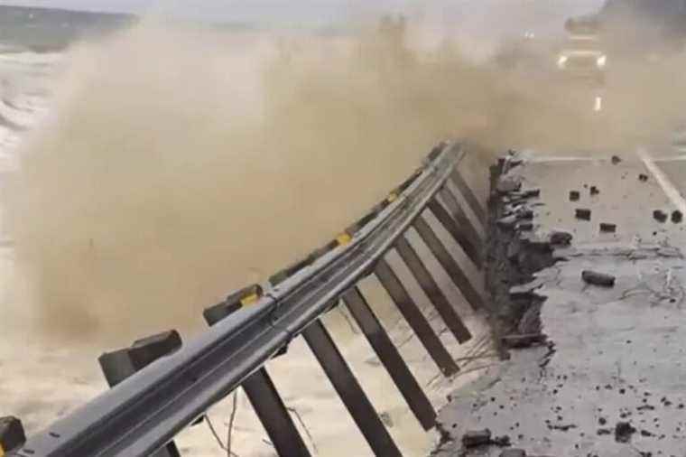 Gaspé |  Highway 132 damaged by strong waves