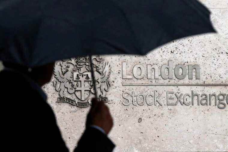 Global stock markets calm before central banks