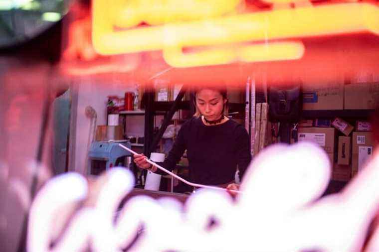 Hong Kong |  Neon craftsmanship comes back to life in the hands of artists