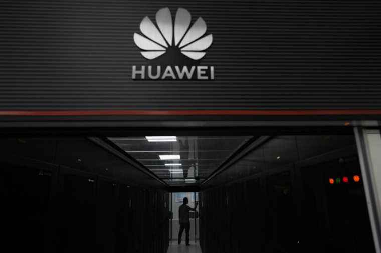 Huawei’s turnover down sharply under the effect of sanctions