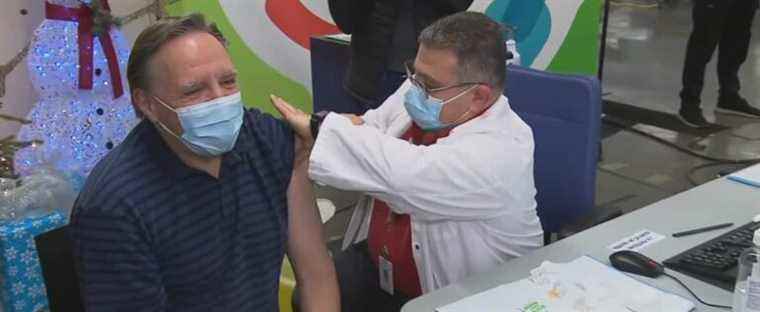 IN IMAGES |  François Legault receives his 3rd dose of COVID-19 vaccine