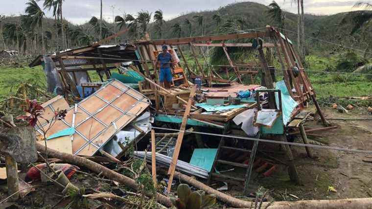 IN IMAGES, IN PICTURES.  Scenes of desolation in the Philippines after the passage of super-typhoon Rai