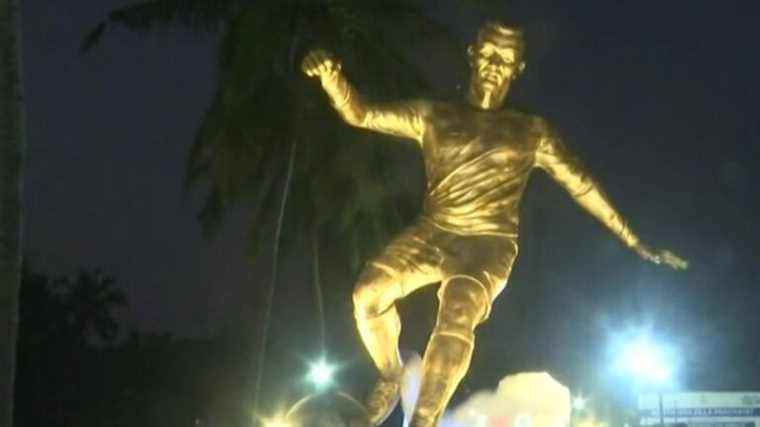 In India, a statue of Cristiano Ronaldo that does not please everyone