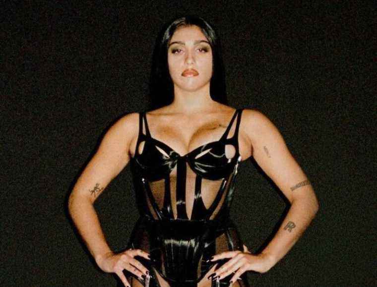 In a BDSM style corset, Madonna’s daughter, Lourdes Léon appears in positions … very daring and shock the Web!