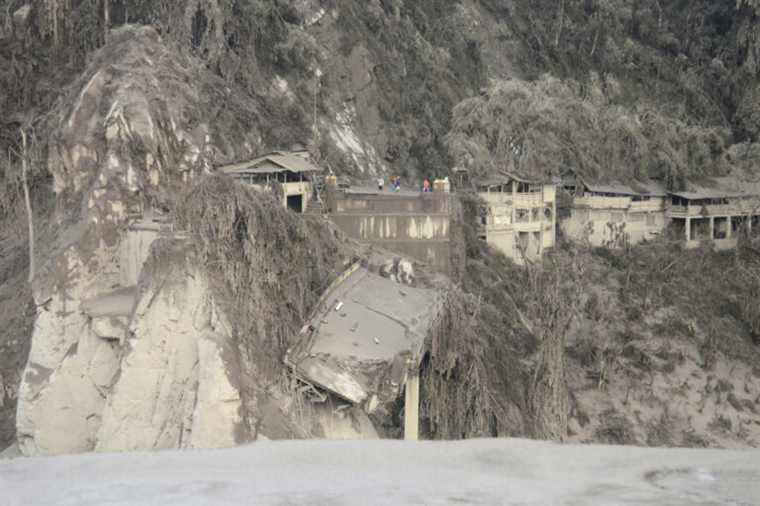 Indonesia |  Semeru volcano eruption kills at least 13