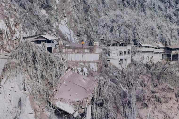 Indonesia |  Semeru volcano eruption toll rises to 14 dead