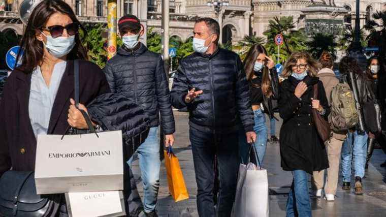 Italy makes it compulsory to wear a mask outdoors and announces restrictive measures