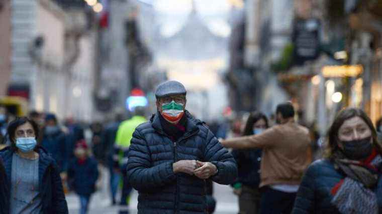 Italy makes it compulsory to wear a mask outside