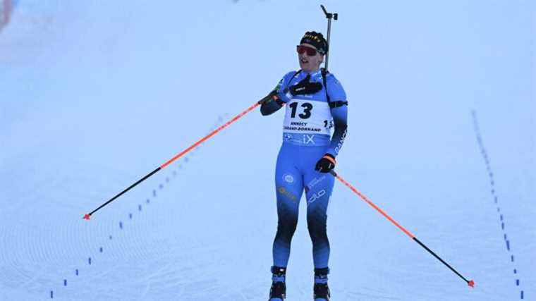 Julia Simon second in the mass start behind Elvira Oeberg