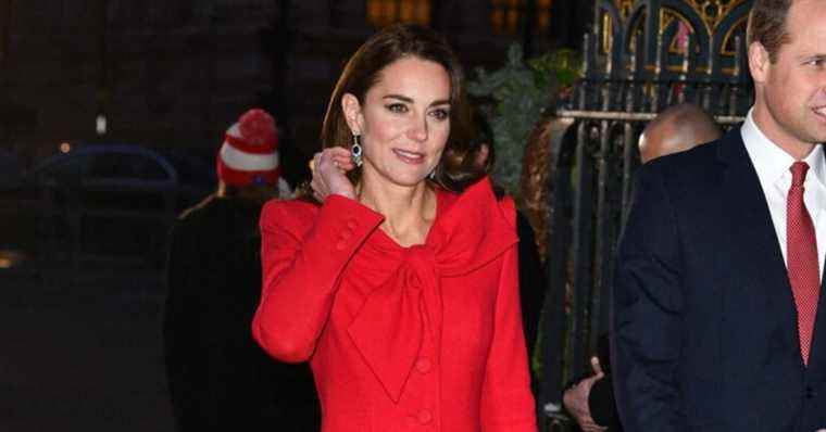 Kate Middleton draws the Christmas sweater: rhinestones and small flowers … It costs a fortune!