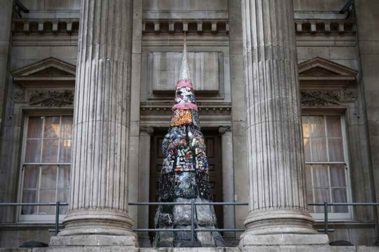 Lord Mayor of London unveils Christmas tree made of rubbish