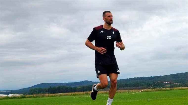 Marc-Aurèle Caillard extends with FC Metz