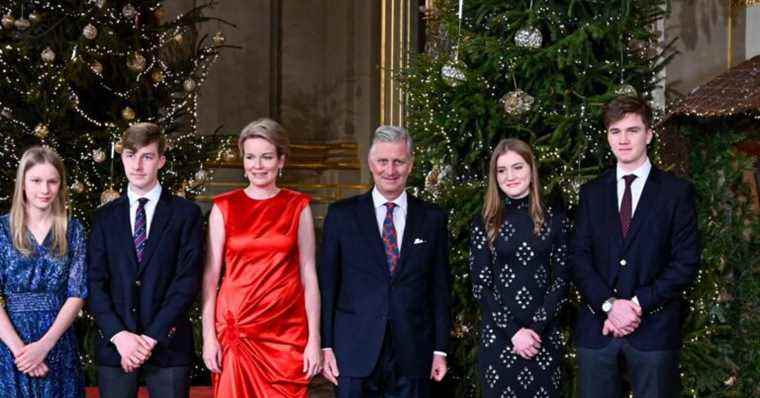 Mathilde of Belgium: shining queen with her clan in a sumptuous Christmas decor at the palace