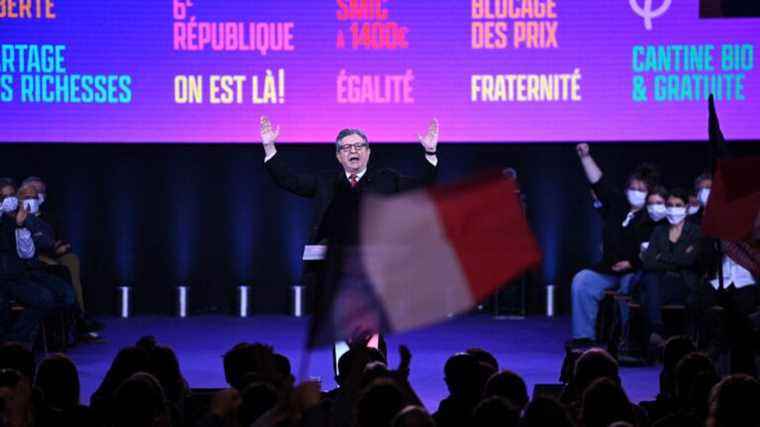 Mélenchon calls “in combat” against the right and the extreme right during his first campaign meeting