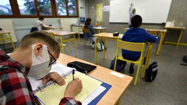 Nearly two months without French lessons for second year students at Lycée Lavoisier in Mayenne